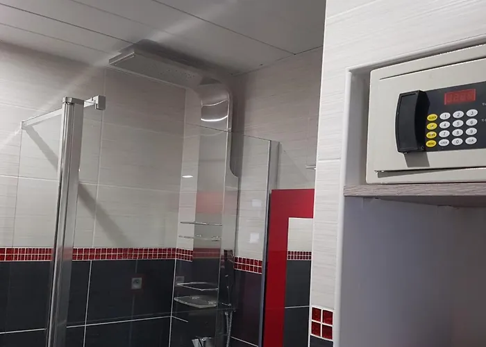 Climatise Au Centre Port Avec Piscine, Parking, Et Proche Animations - Fr-1-801-8 Appartement Agde