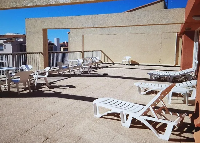 Climatise Au Centre Port Avec Piscine, Parking, Et Proche Animations - Fr-1-801-8 Agde